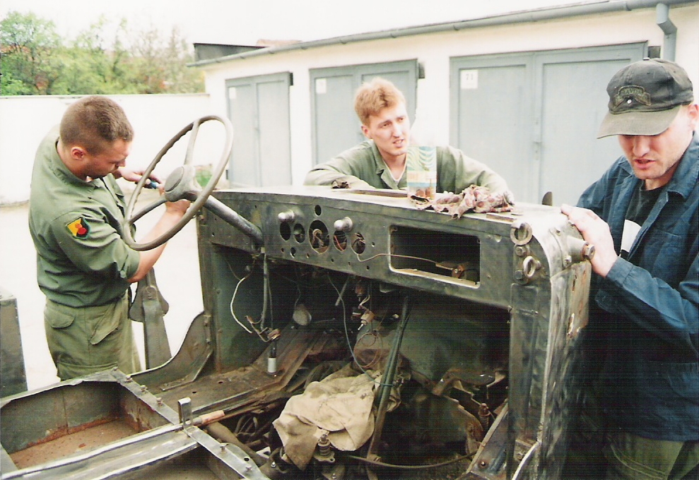 Tatáž napadená kutily.