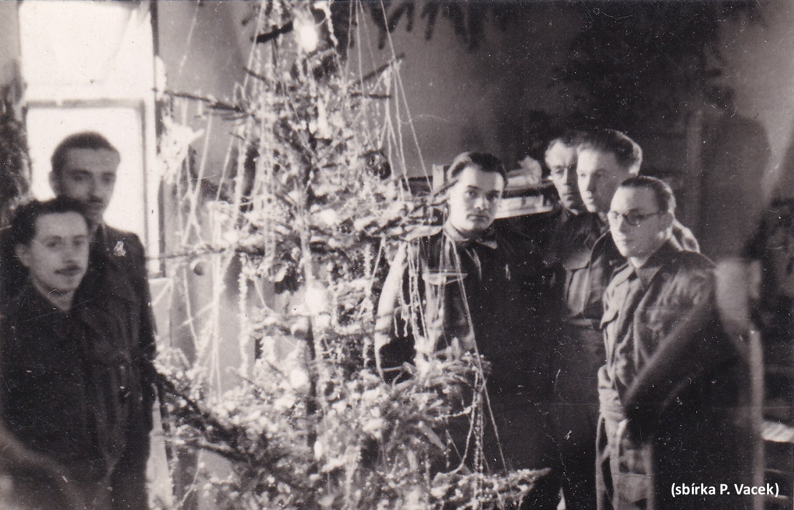 Oslava vánoc, F. Carda vlevo.
